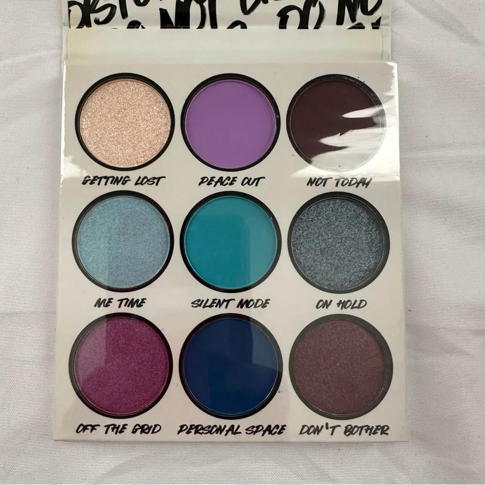 BH Cosmetics Do Not Disturb 9 Color Shadow Palette NEW